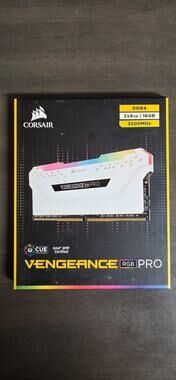Corsair Vengeance RGB Pro 16GB 2x8GB DDR4 3200 White CMW16GX4M2C3200C16W